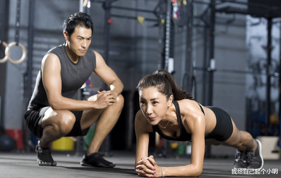 高晓松|51岁高晓松暴瘦30斤，晒上山挖竹笋帅照，网友：比吴亦凡帅多了