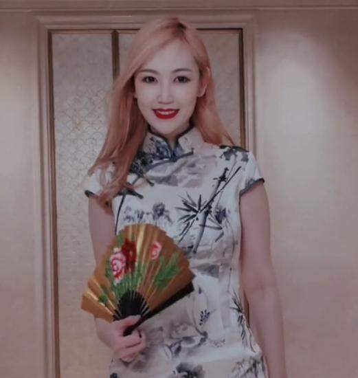 马蓉|马蓉穿旗袍热舞，扭腰摆胯很妩媚，离开王宝强后终活出自己的样子