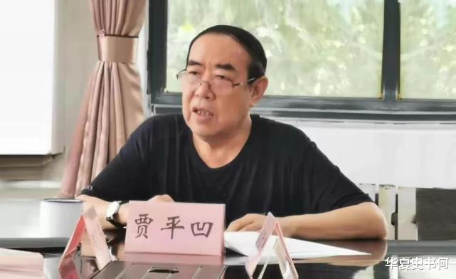 运势 凭写“男欢女爱”火了的贾平凹，受邀到受邀到复旦大学演讲，互动提问环节，被女大学生怼了