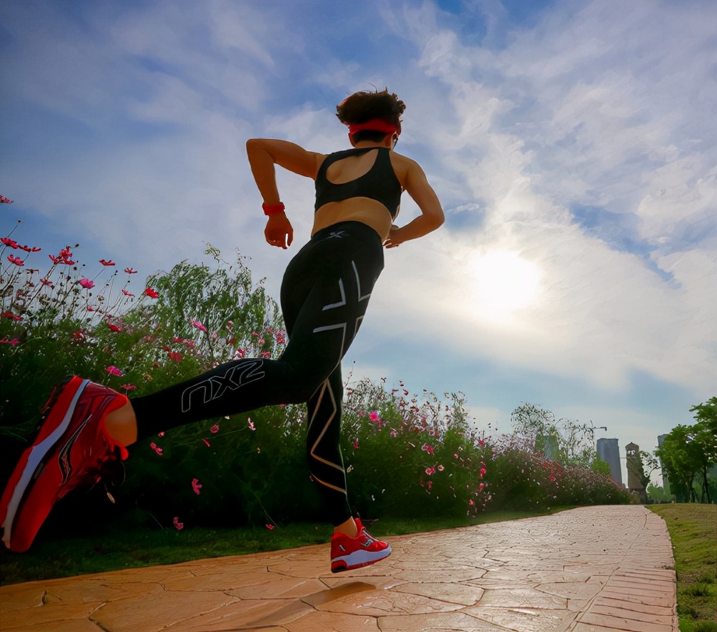 肺病|痛风是拖出来的？医生：不想肾衰，夜晚“两不要”，清晨“两坚持”