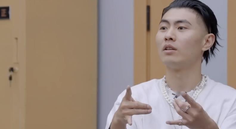 赵文卓|每个爱吵架的节目都需要一个赵文卓