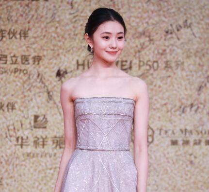 金鸡奖|金鸡奖闭幕式红毯大看点：刘浩存甜美，张小斐靓丽，宁静最性感