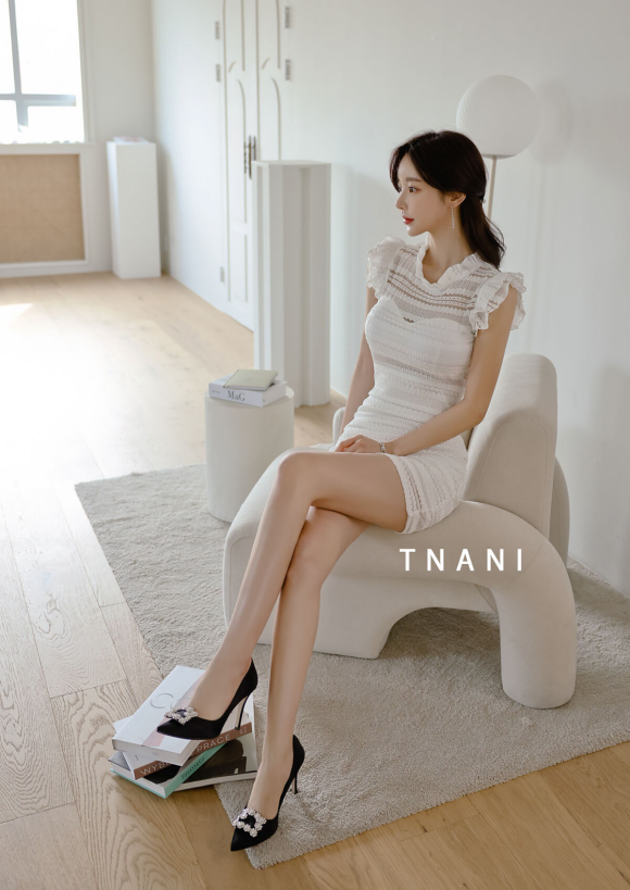 壹品穿搭|女神孙允珠的时尚搭配：金盏花瓣卷边清新刺绣包臀裙