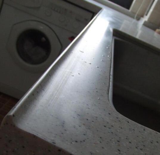 厨房台面要不要做挡水条？入住半年被坑惨了，很多人都装错了