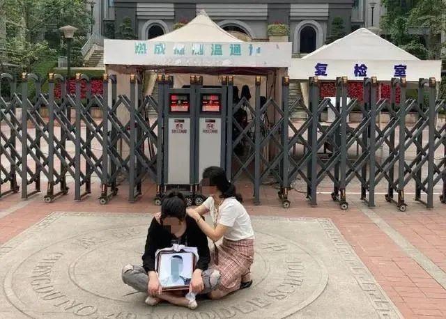 觀察者網(wǎng)獨(dú)家視頻 學(xué)生墜亡引質(zhì)疑，為何校方禁止他們發(fā)聲？