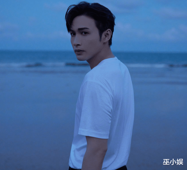 关晓彤|张彬彬被疑是gay?深夜与男子搂腰举止亲密,曾被爆与男生亲吻?