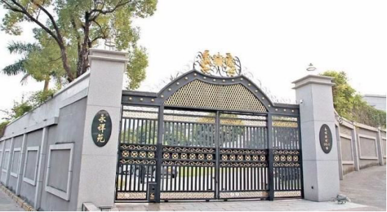 邓永祥|霍启刚婶婶陷遗产争夺20年，被亲姐嘲讽狗都不如，比赌王家更凶狠