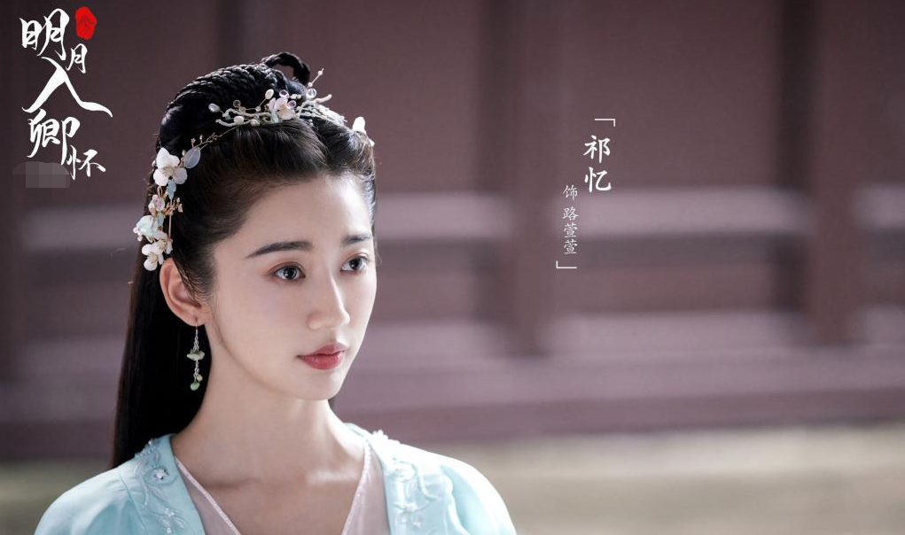 周洁琼|周洁琼现身横店游乐园，和闺蜜同坐摩天轮，三姐妹合影颜值超高！