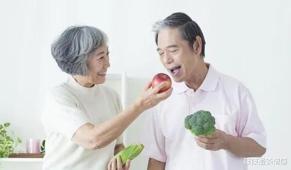 筱筱漫谈情感 大妈：不再婚不搭伙，不请保姆不去养老院，享受恋爱的感觉真好