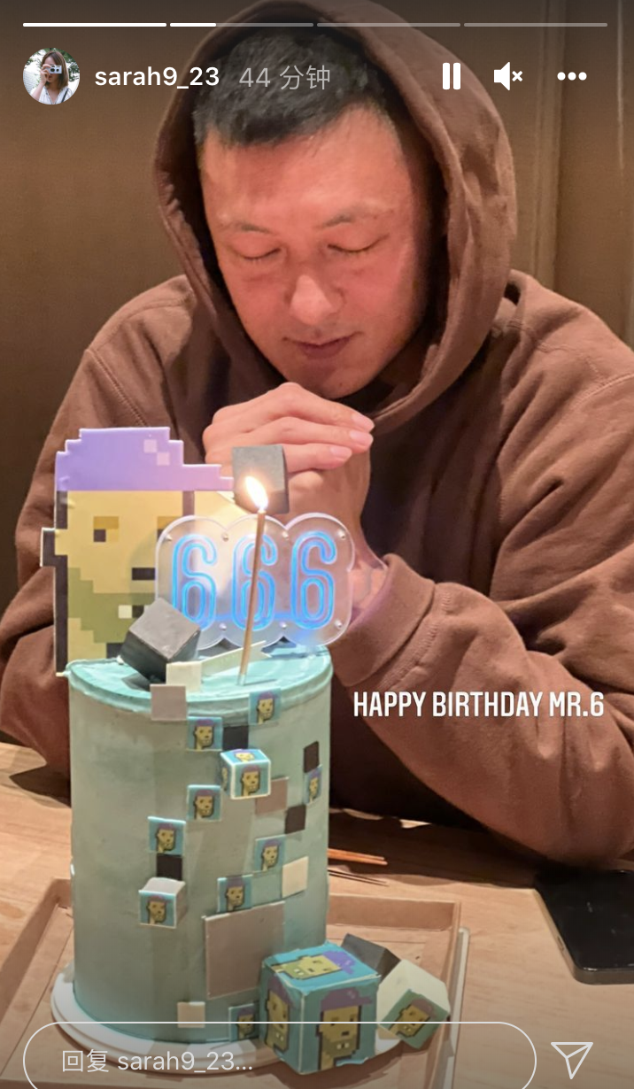 余文乐|40岁余文乐晒照庆生，获娇妻献吻满脸得意，但抬头纹抢镜略显沧桑