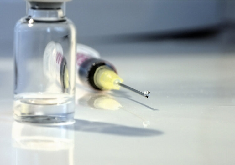还有多远 打针杀死癌细胞！美国早就有了治疗癌症的疫苗，中国啥时候才有？