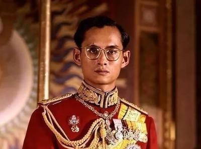 泰國王室敲打王後早有傳統，不止蘇提達，詩麗吉當年也被冷藏過-圖5