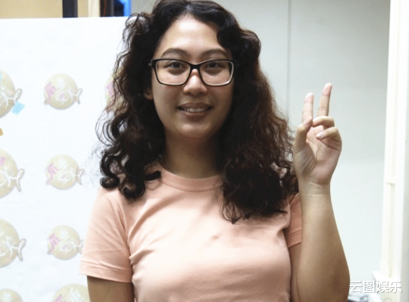 裕美|恭喜！“东涌罗浩楷”恋情曝光，22岁利爱安与初恋约会表现亲密