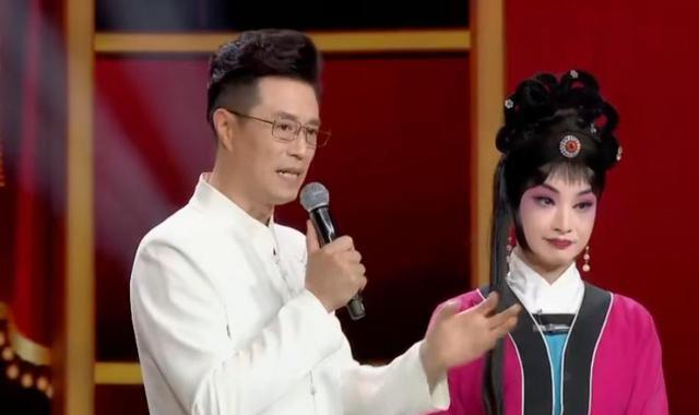 王珮瑜|京剧名家王珮瑜和越剧名家何赛飞节目中起争执，还是瑜老板说的对