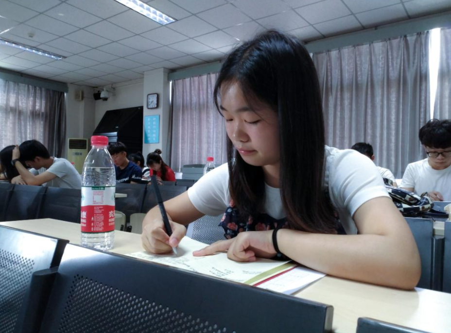 本科生|本科生到处都是？大数据告诉你，你以为的只是一种假象