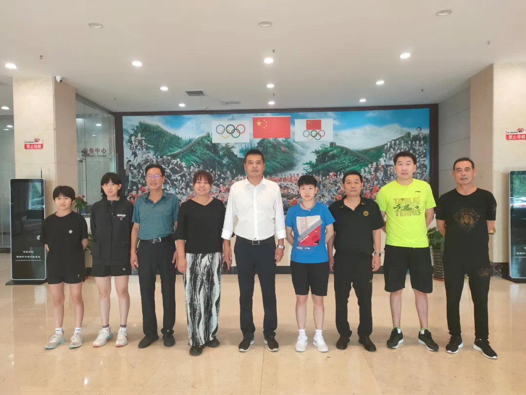 郎平|母校校长探望孙颖莎，小魔王教师节收花，王楚钦给王楠儿子当陪练