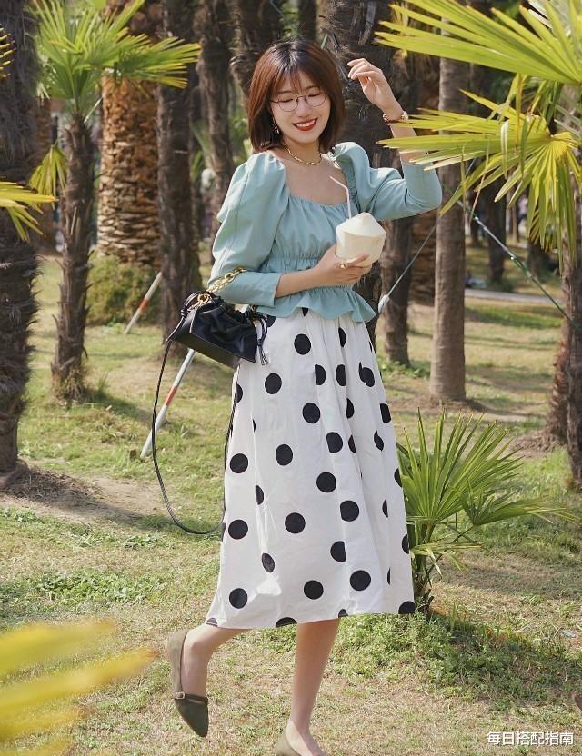 每日搭配指南|收起你的运动鞋吧，太捂脚了！今夏流行这“3双”鞋，舒适又时髦