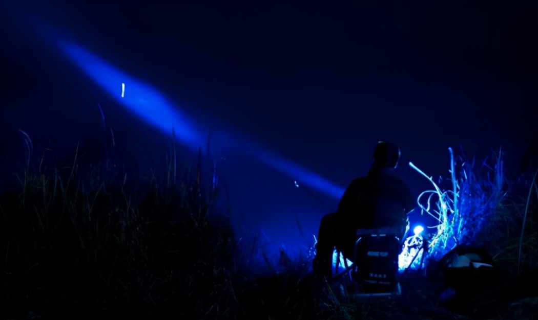 |没撞人也要赔！26岁男子夜钓遇“浮尸惊魂”跳江溺亡，家属索赔92万