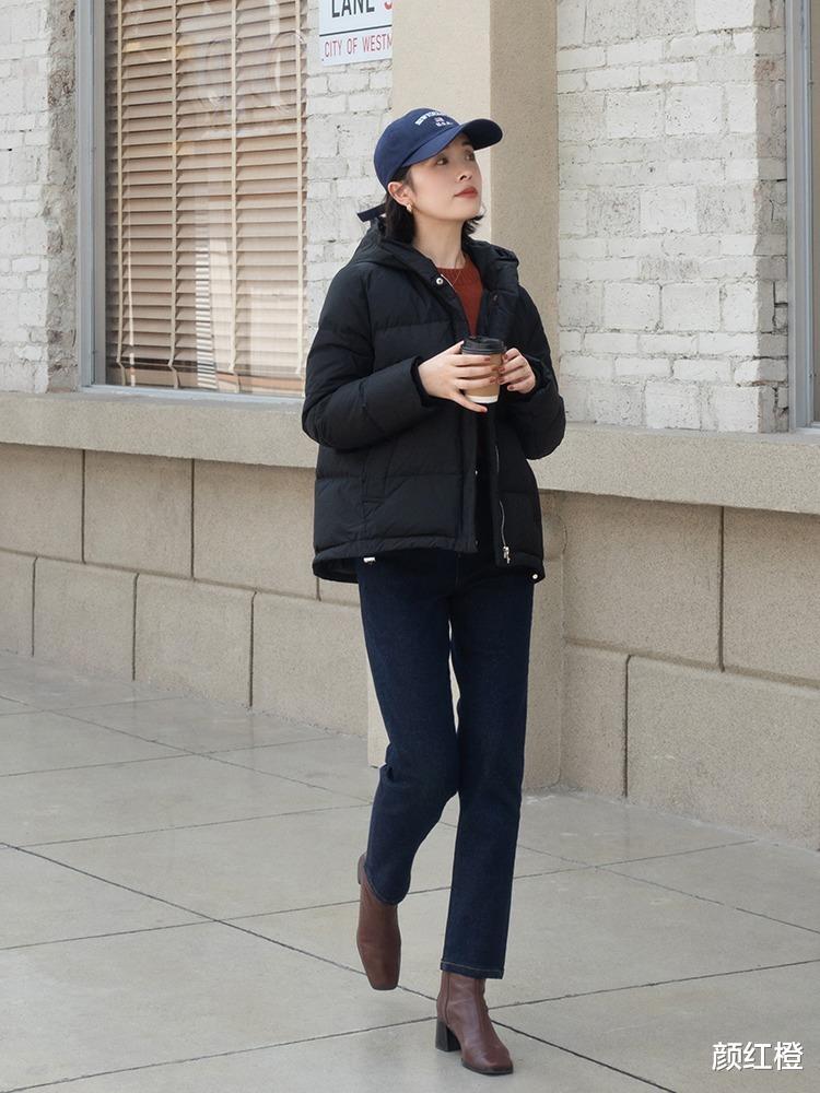 颜红橙 秋冬想要穿得保暖又时尚，用羽绒服搭配牛仔裤或半身裙，高级洋气