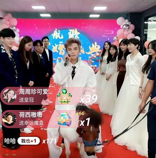 殷世航|殷世航一家三口整整齐齐，都被封号，何婧婧收的12W全赔进去了