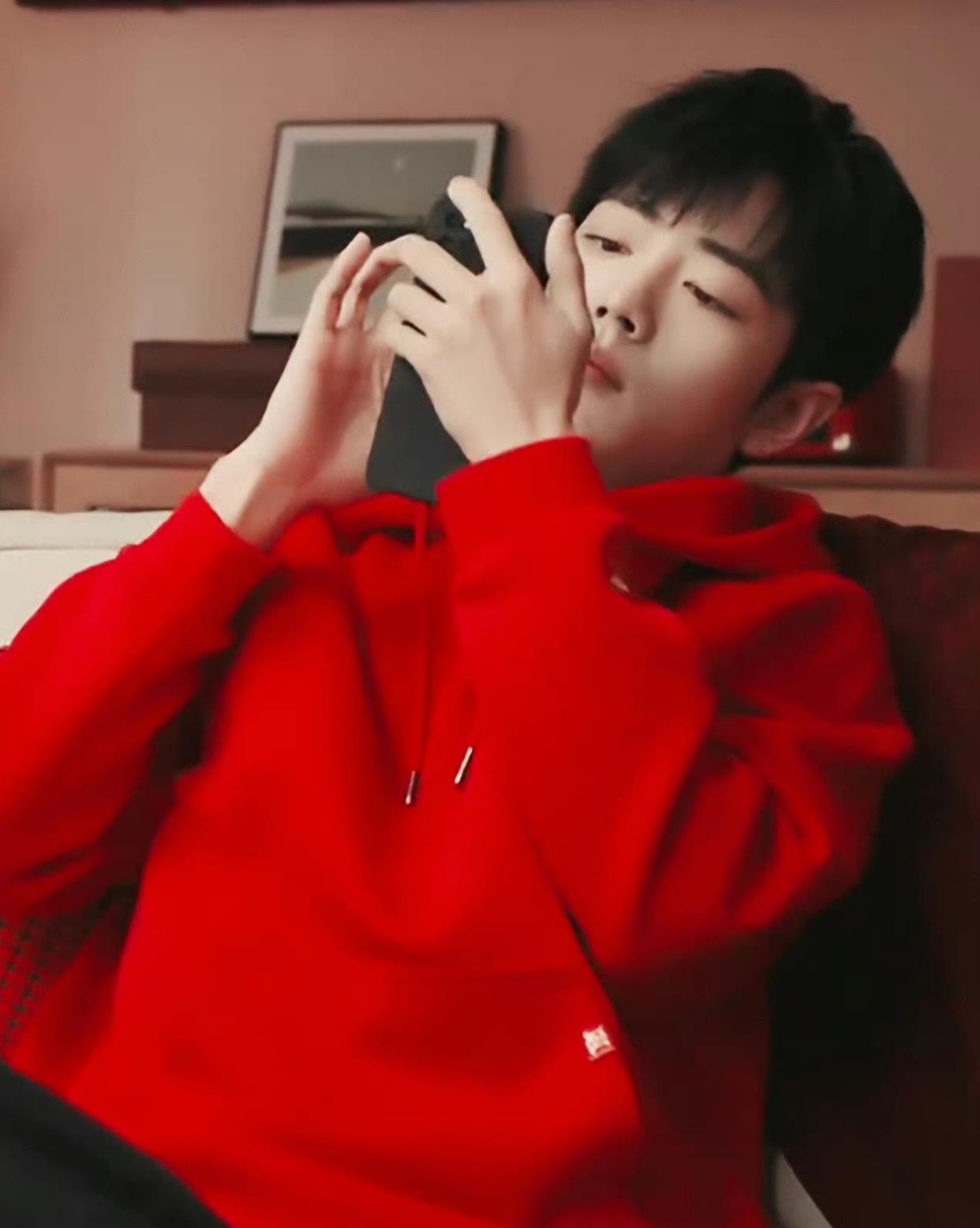 李瑞英|肖战天生吃演员饭？网友：但是他最开始连拍照姿势都不会