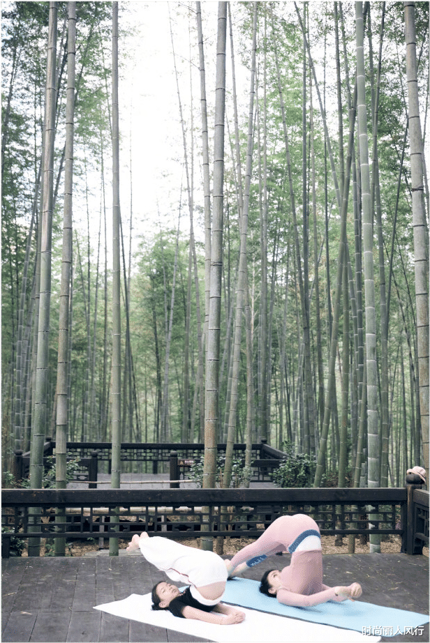 黄奕|黄奕8岁女儿彻底开挂！穿瑜伽服和妈大比美，颜值逆袭身材更不输