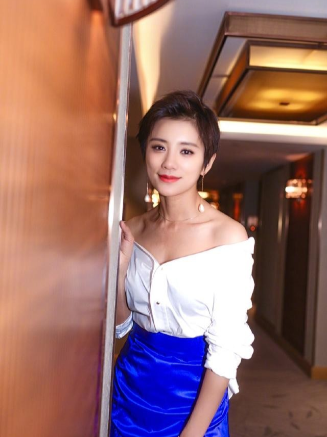 伊一|伊一近照，不愧是浙江台的一姐，私下里也是气场全开，漂亮又可爱