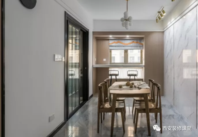 餐厅靠窗户,当然不能浪费