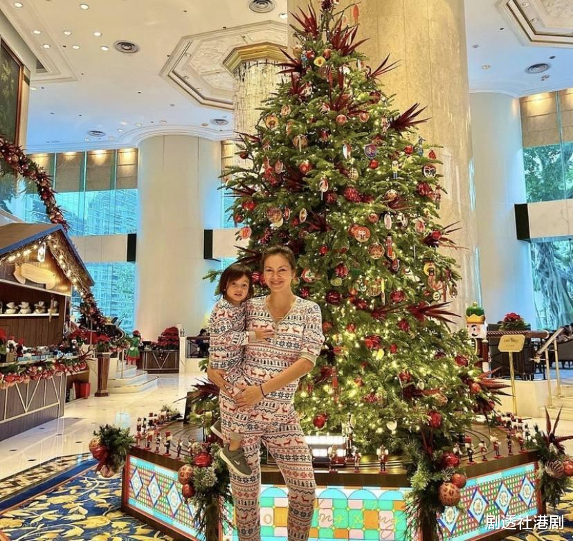 杨幂|恭喜！香港名模怀二胎38周临盆在即，晒各种高难度瑜伽动作引热议