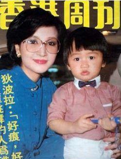 刘德华|谁还记得40年刘德华亲吻的婴儿？今已是国际巨星，名气比肩华仔！