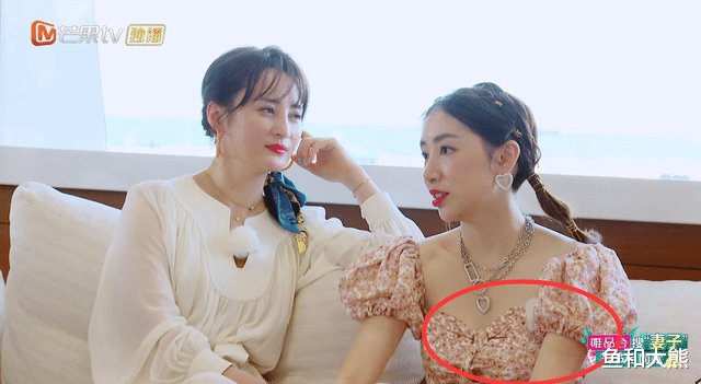 关晓彤|《妻子》周捷穿着过于宽松，节目组全程打码，吴宣仪也有类似情况