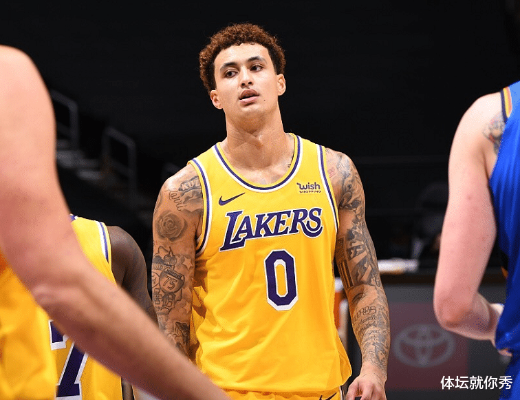 湖人队|9中2！正负值-26！湖人15分耻辱惨败，扶不起的阿斗，说的就是他