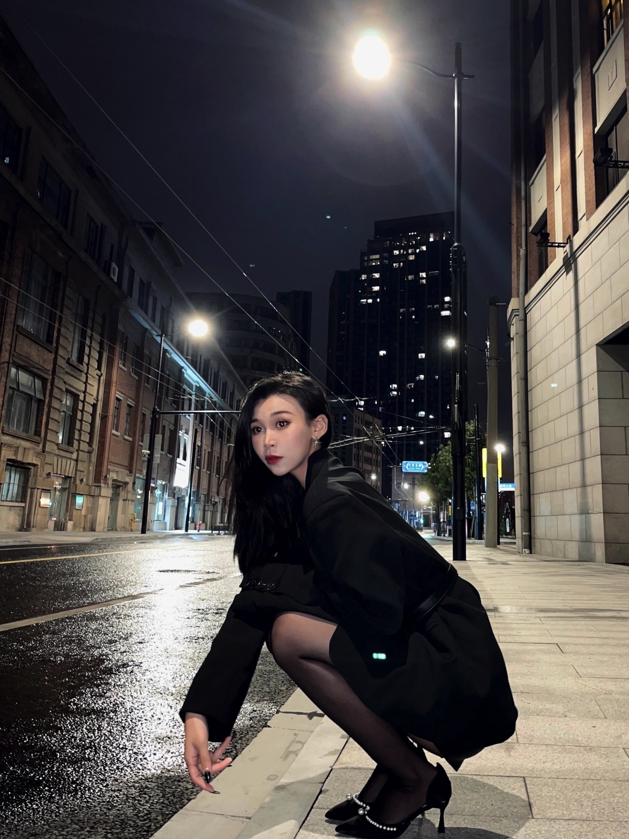 家电公司员工上班摸鱼被通报批评,外包员工直接开除,你们怎么看