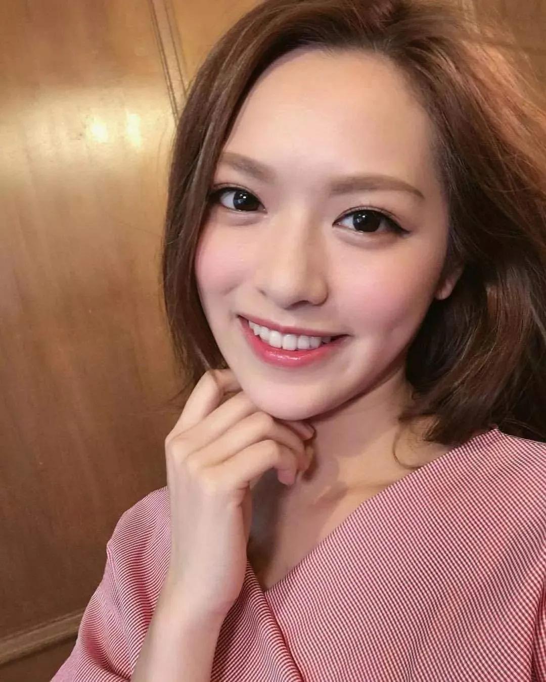 冯盈盈|香港小姐冠军冯盈盈有多少人喜欢？