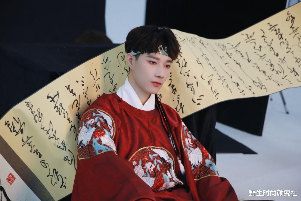 闫妮|现代装是“路人甲”，古装却可以“风靡”各大平台？