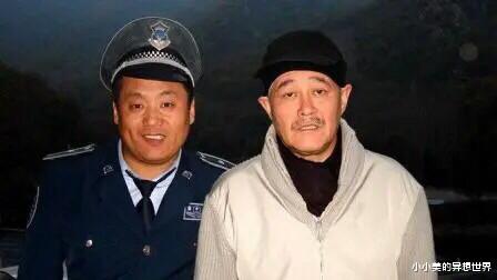 小小美的异想世界|演保安走红的宋晓峰,直播打赏曾破亿!师父赵本山泼冷水:你破亿,就有人破产!