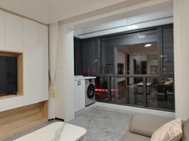 阳台与客厅打通好不好？如果面积小，打通也挺好