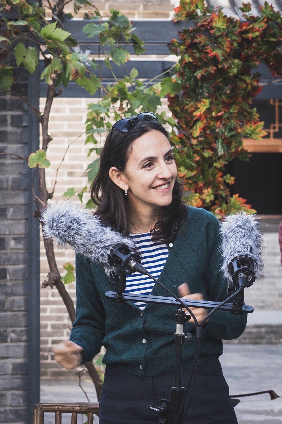 哚乐Like时尚 安娜的身材原来这么好，穿深V开叉裙明艳妩媚，刘烨娶到宝了