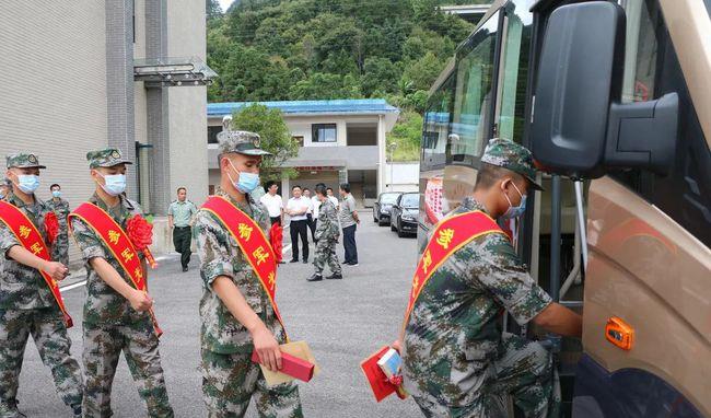 去不掉的个性|2021征兵新规“出台”，身高标准有变化，学生心中要数