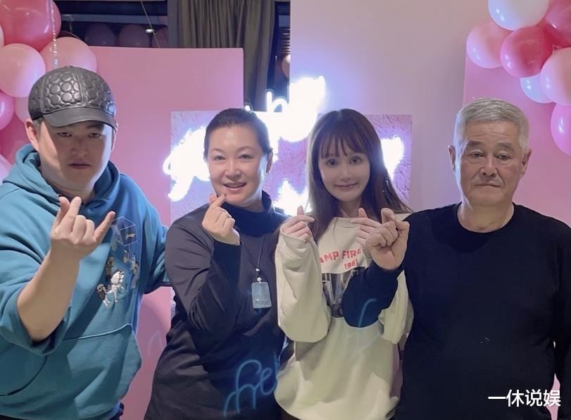 赵本山|赵本山儿子新公司开业，公司名成亮点，谢广坤王老七现身捧场