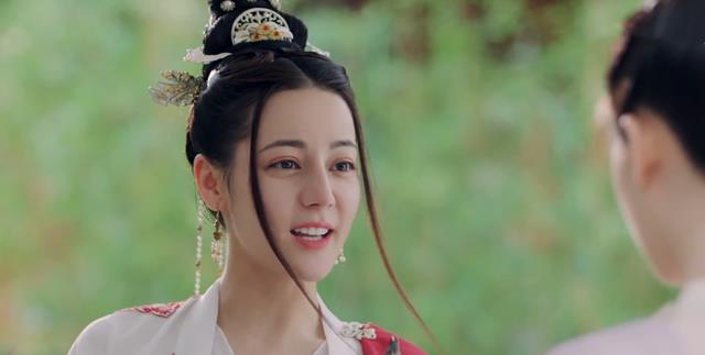 迪丽热巴|迪丽热巴古装再翻车：倾城美貌，也掩盖不住长相的局限性