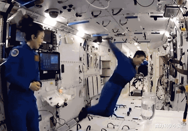 人类太空授课珍贵画面,上新!涨姿势啦