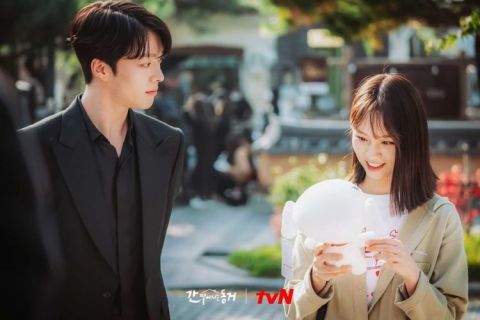 张基龙|惠利为张基龙送咖啡应援 合照配一脸 我的室友是九尾狐CP售后满分