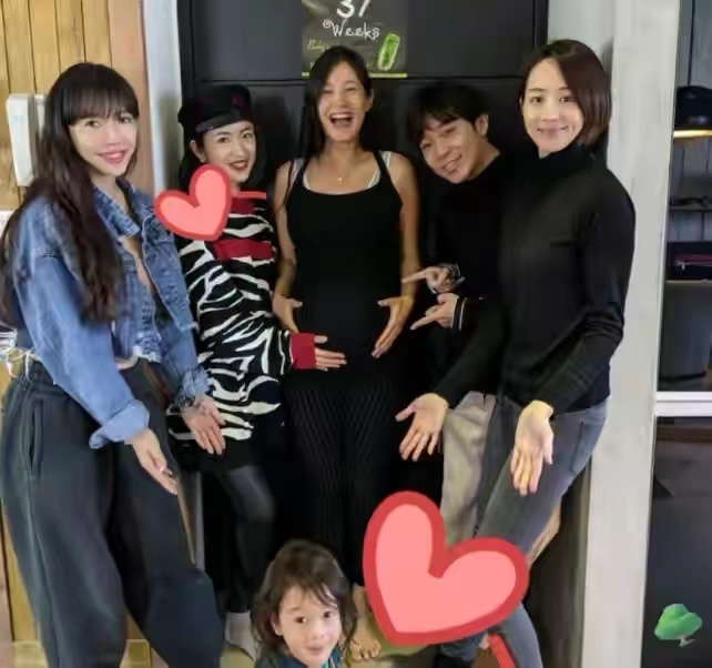 穿衣搭配|原来王力宏离婚了！李靓雷穿衣变得豪放，走进富婆圈开始化大浓妆