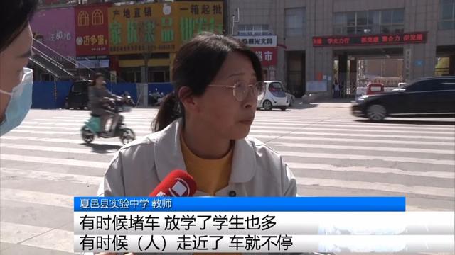 河南都市频道 强！为了孩子上学安全，家长自费百万建天桥！“没告诉孩子 怕孩子飘”