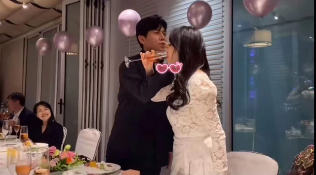 伊能静|众星迎新年！谢霆锋路边吃早餐，伊能静晒全家福，田震海外送祝福