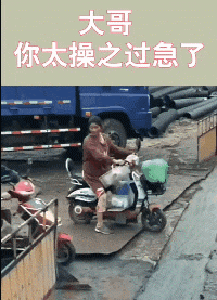 |“从领导办公室出来的女同事，这衣服怎么还穿反了？”这是要升职了啊