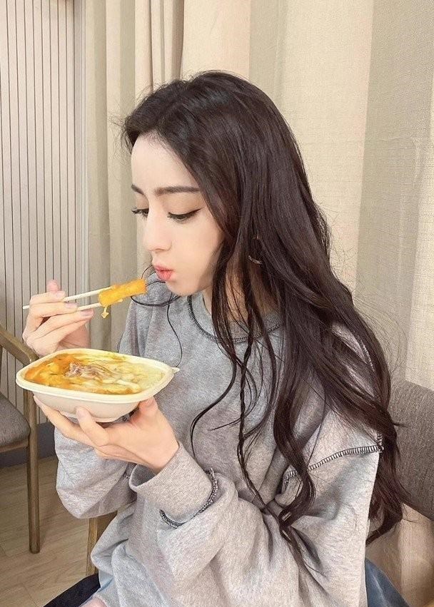 德云社|实锤抓包？顶流杨洋热巴恋情成真？发出姨母笑的我坚决不信