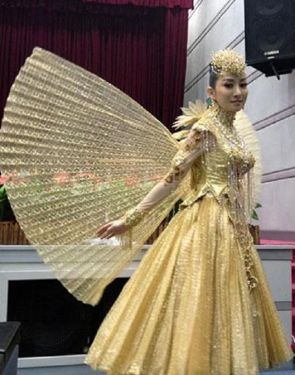 萨顶顶|有种“卸妆”叫萨顶顶，神婆锐变女神，网友：早这样早就红了