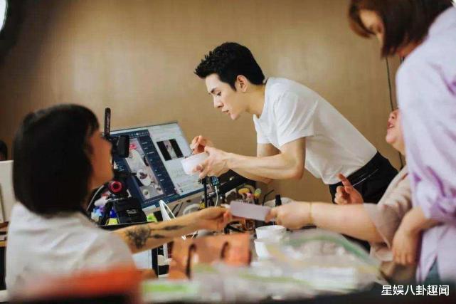 面霜 从月入6000到一晚卖出106亿，“口红一哥”李佳琦凭什么成功？